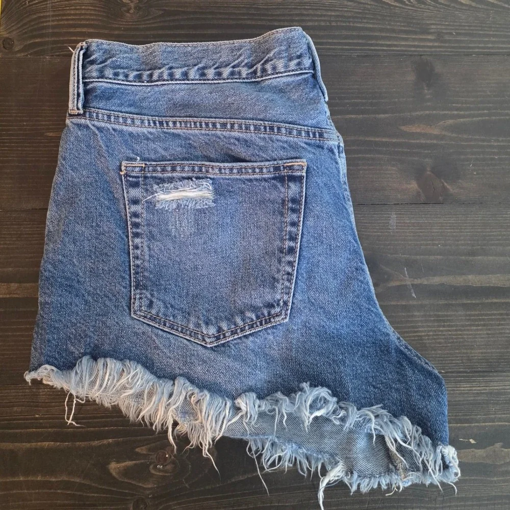 Free People We the Free distressed Cut off Jean Shorts Size 29 Button fly
